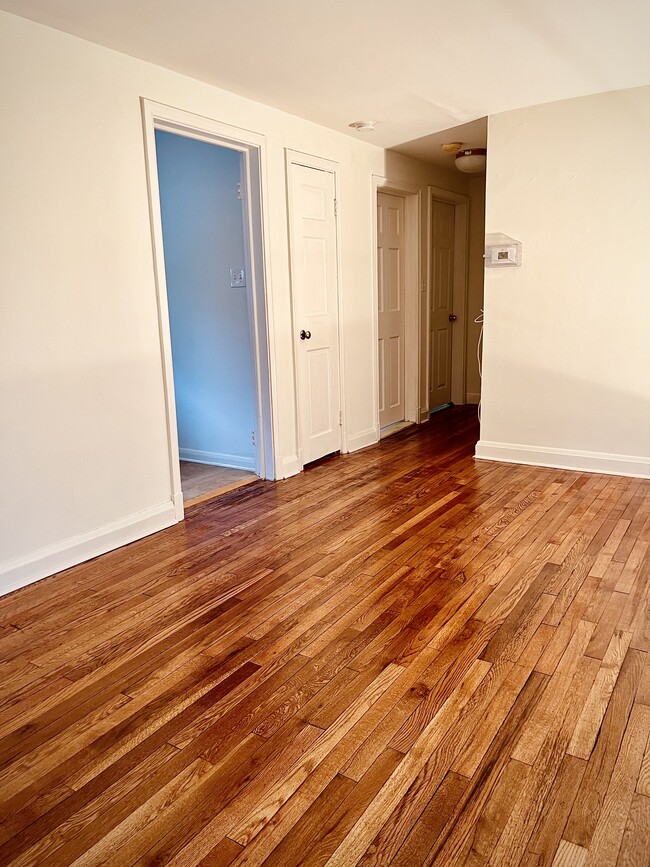 Hallway / Living - 501 Milford Mill Rd