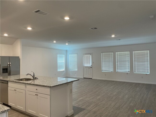 Building Photo - 447 Butterfly Bush Ct