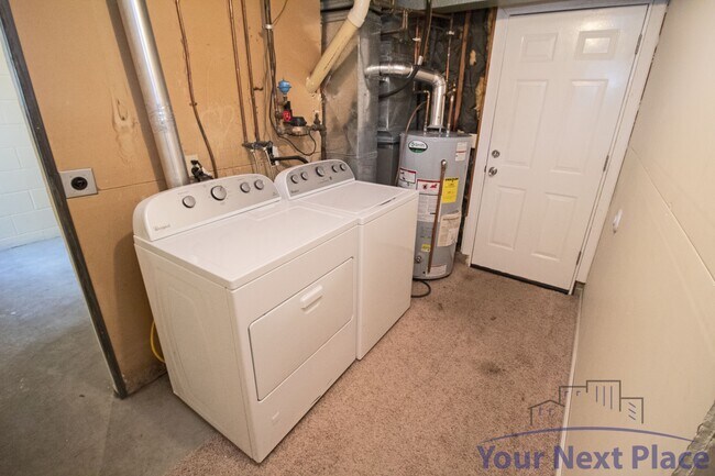 Building Photo - 4340 Chatsworth Cir