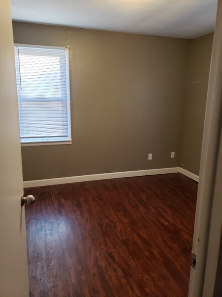 Building Photo - 1323 Carbaugh Ave
