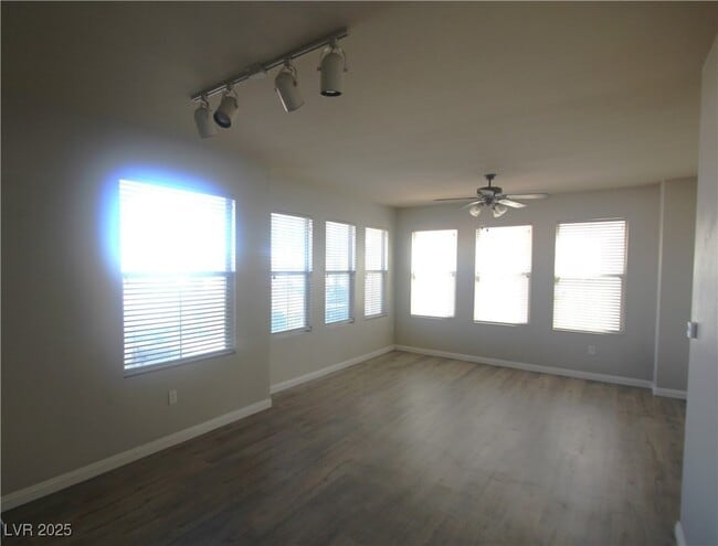 Building Photo - 10550 W Alexander Rd