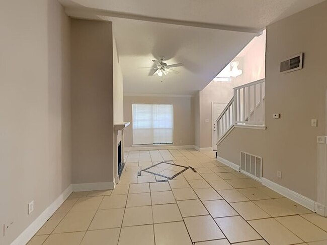 Building Photo - No Application Fee* Plus $250 Off First & ...