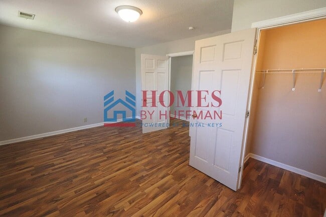 Building Photo - Three Bedroom House | Move in Ready | Princeton
