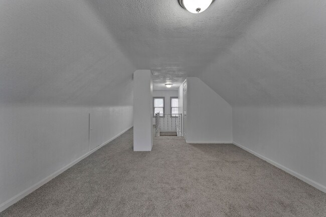 Building Photo - 1539 Weston Ave