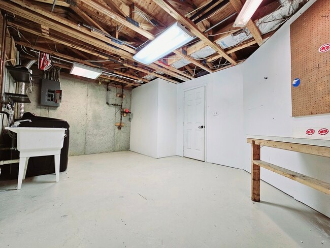 Building Photo - 435 Oakton Way