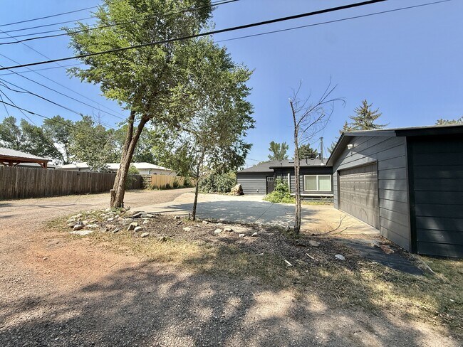 Building Photo - 2442 Mountain View Dr