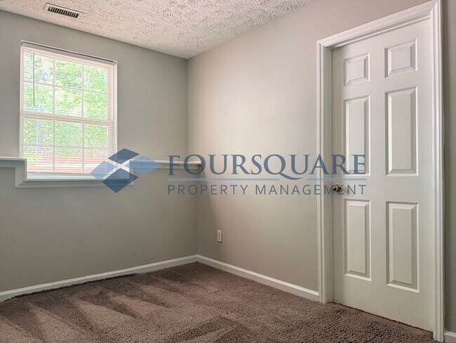 Building Photo - Spacious 4-Bed / 3-Bath Single-Family Home with Sunroom, Fenced Yard. Convenient to Southeast Ral...