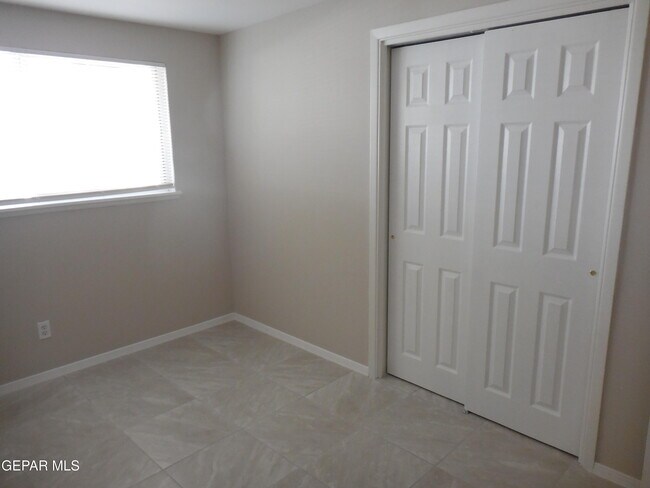Building Photo - 3608 Sheppard Ave