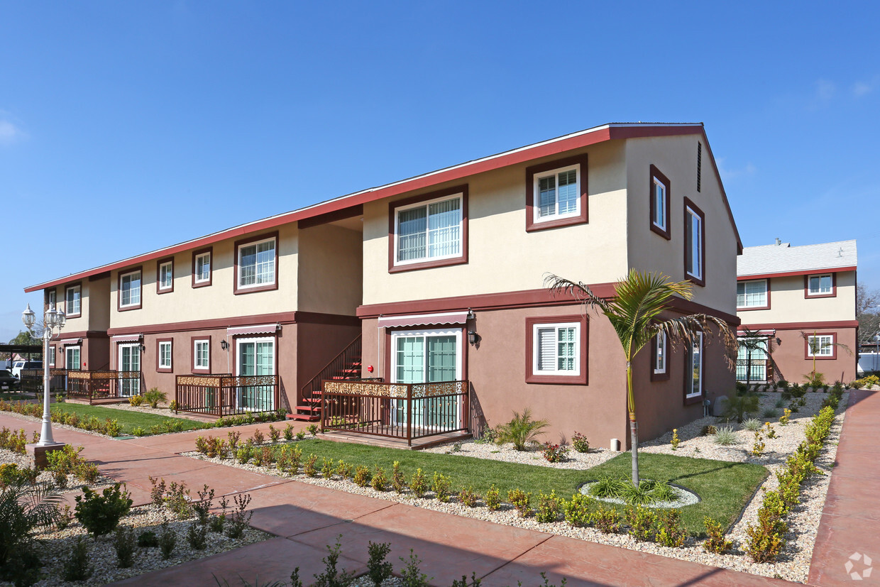 Huntington Palace Luxury Apartments Fresno Ca Apartment Finder