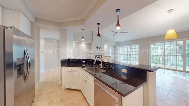 Building Photo - 330 N Shore Cir