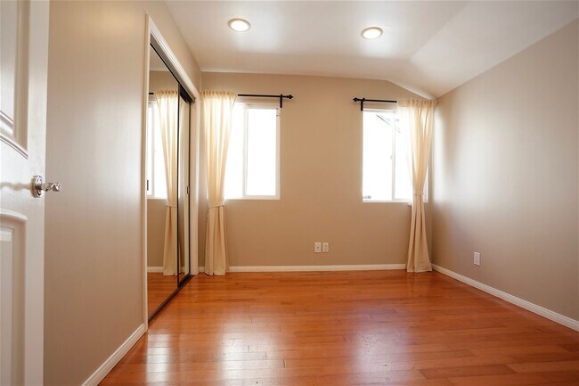 Building Photo - Beautiful North Hollywood 3 Bedroom, 2 Bath Single Family Home  *** Non-Smoking***