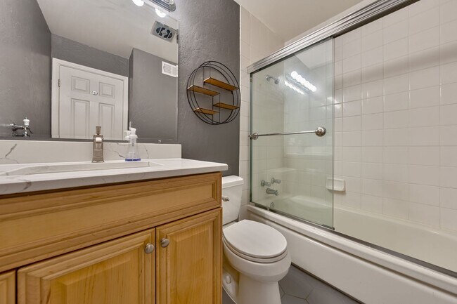 Building Photo - Charmingly Remodeled 3 Bed, 2 Bath Home Ne...