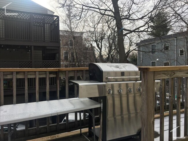 Building Photo - No Brokers Fee, Large Unit Walking Distance to BU. Large Deck, Laundry, Eat-in Kitchen, Lots of S...