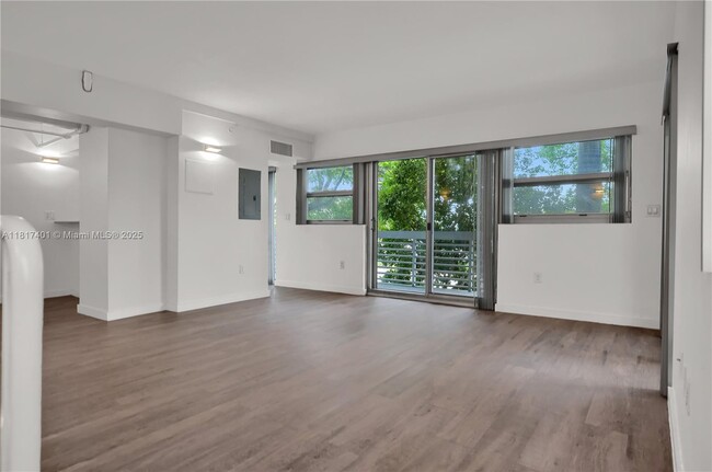 Building Photo - 4332 Collins Ave