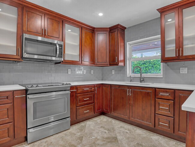 Building Photo - 1298 NW 4th St