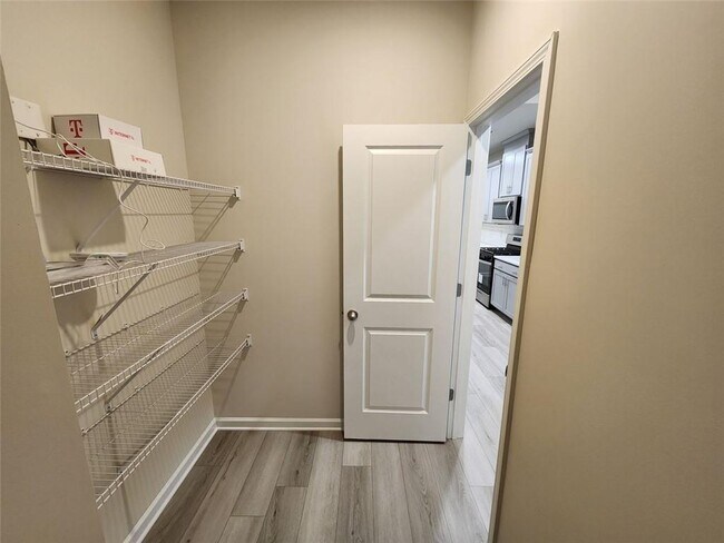 Building Photo - 235 Vly Oak Dr