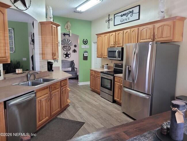 Building Photo - 906 County Rd 217