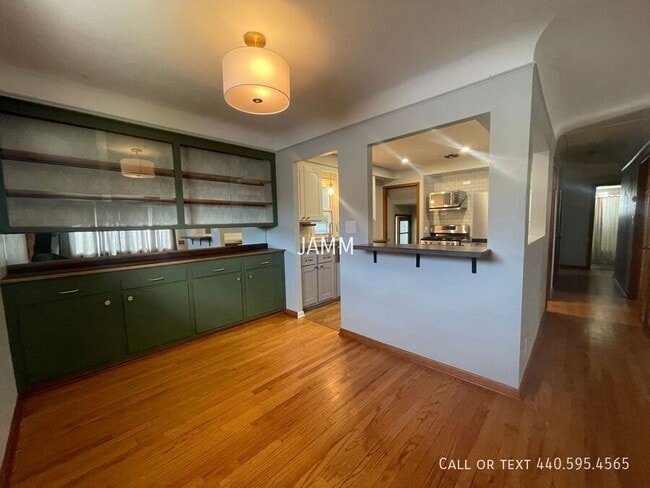 Building Photo - 7626 Sleepy Hollow Dr