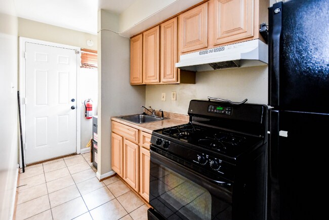 Building Photo - 1709 Montello Ave NE