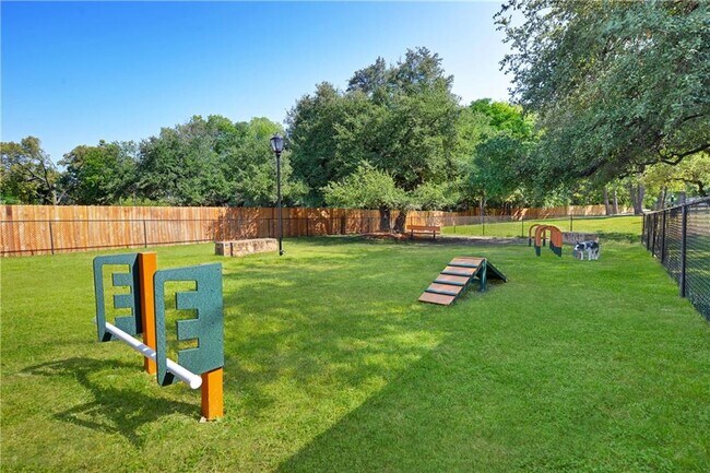 Building Photo - 501 E Stassney Ln