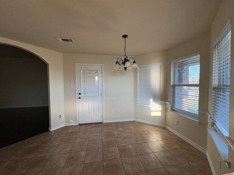 Building Photo - 2508 Isabelle Dr