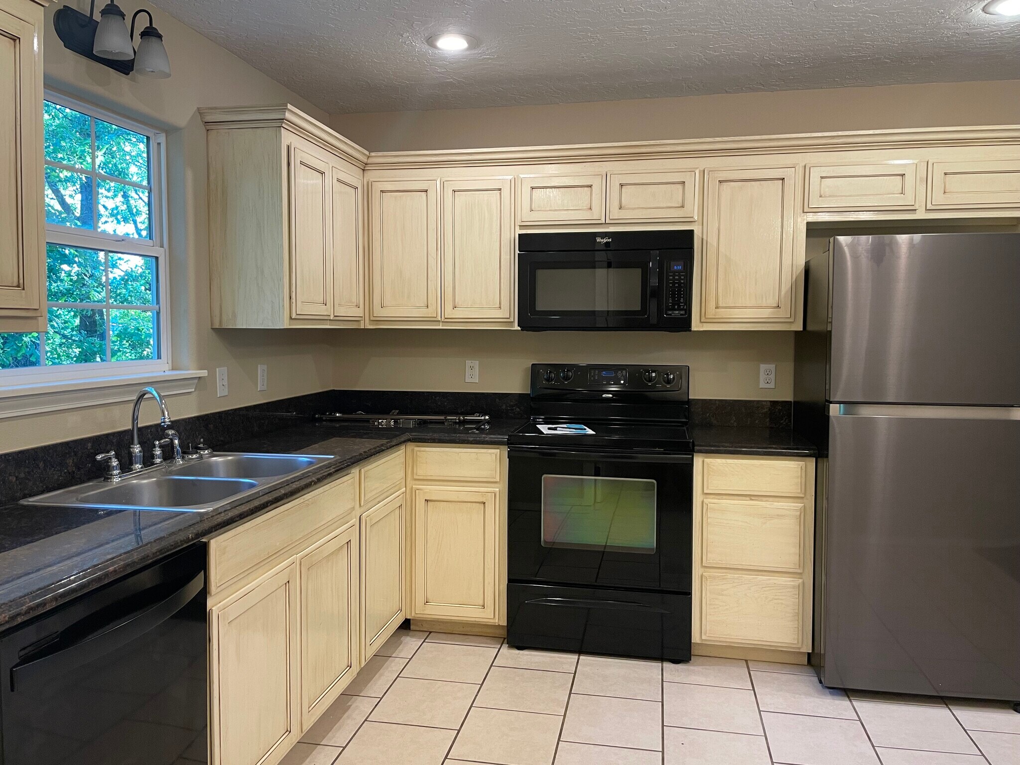 kitchen - 510 Kim St