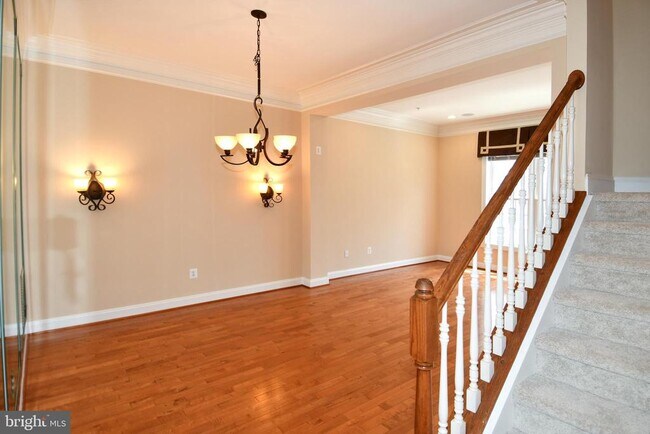 Building Photo - 589 Cedar Spring St