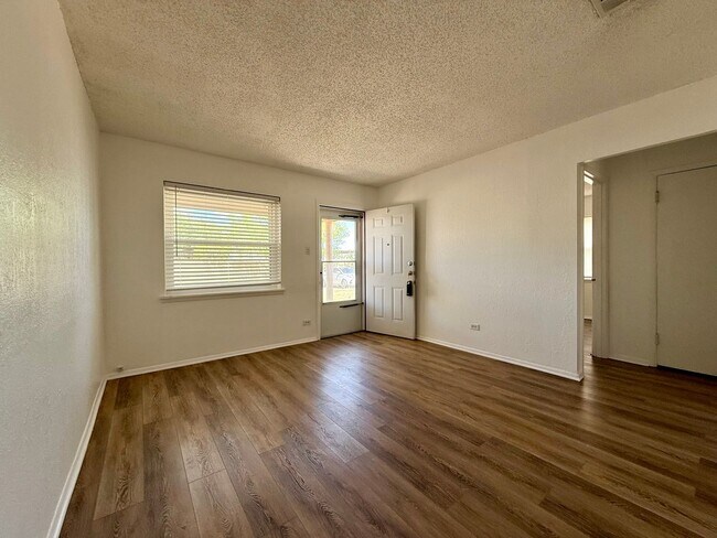 Building Photo - Rental