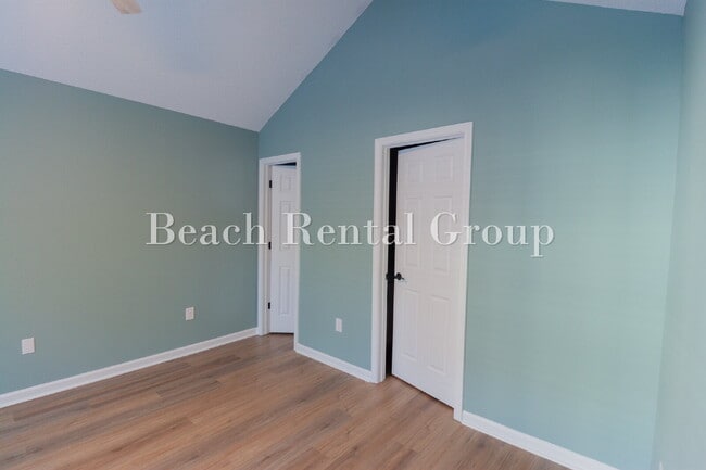 Building Photo - End Unit Townhome in Carolina Forest