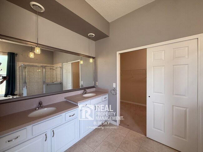 Building Photo - Executive Home with Custom Finishes in Gat...