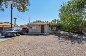 Building Photo - 2Bed/1Bath Apartment at Camelback Rd/Central Ave! Move-In Ready on 06/04/2026! – NO HOA!