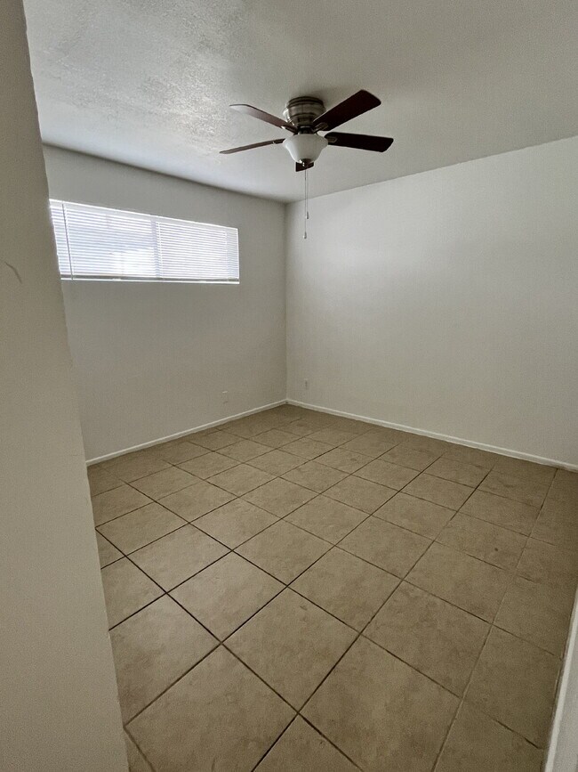 Building Photo - Coming Soon! 2 bedroom in Tempe. - Availab...
