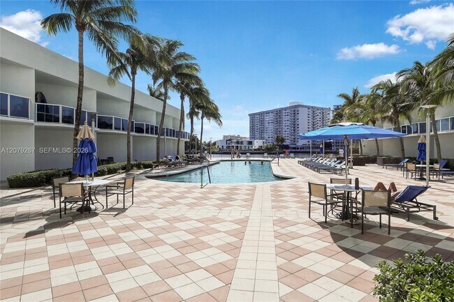 Building Photo - 1945 S Ocean Dr