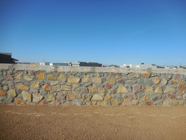 Building Photo - 833 Paseo Dulce Ave