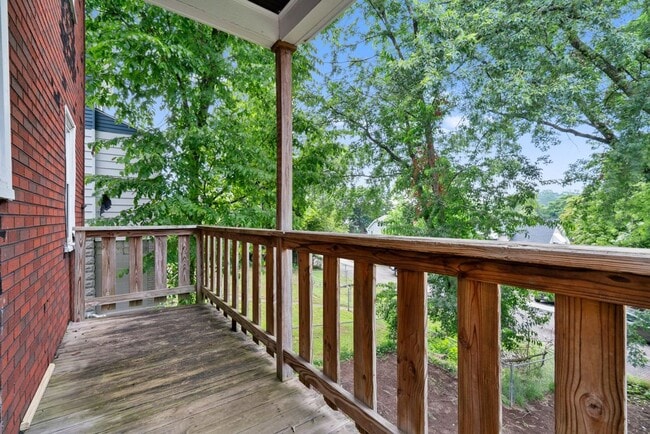 Building Photo - Updated 2 Bedroom Single Family Home In Be...