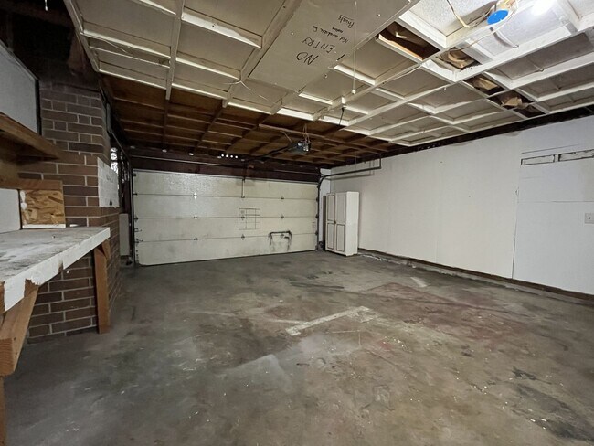 Building Photo - Charming Ranch Home with Sunroom or 4th Bedroom, Two-Car Garage and Fenced Backyard