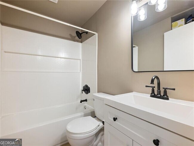 Building Photo - 115 Biscayne Dr NW