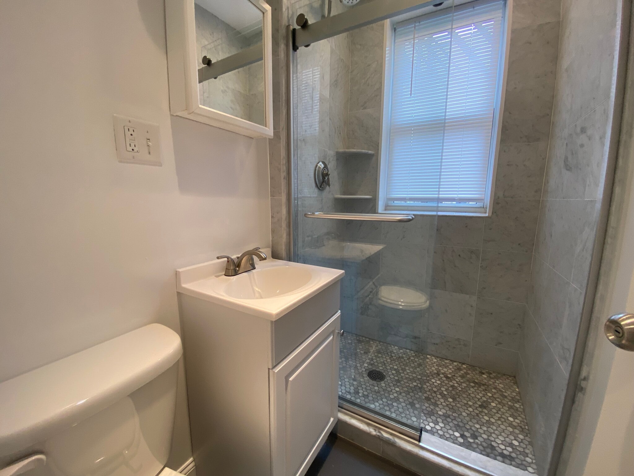 Building Photo - 125 Park Dr