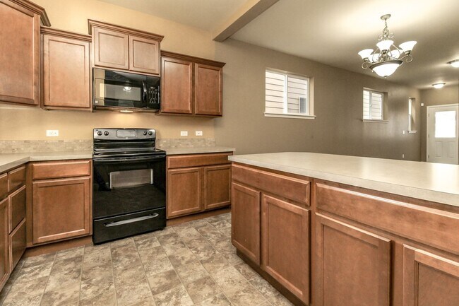 Building Photo - Beautiful Lacey Home with new paint and carpet in Popular Edgewater Community