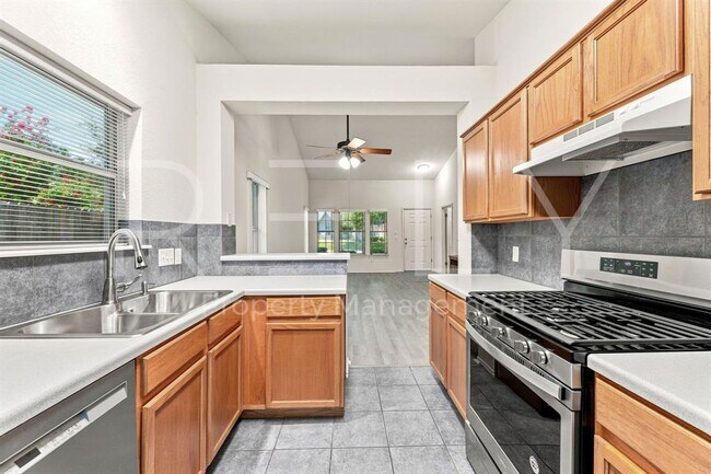 Building Photo - 103 Prairie Springs Loop