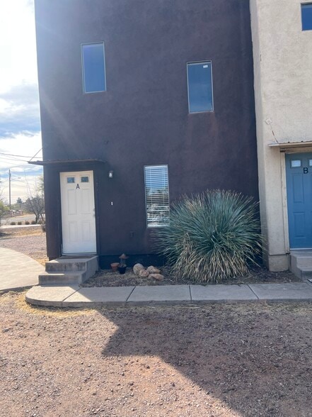 Building Photo - 422 Avenida Oriol