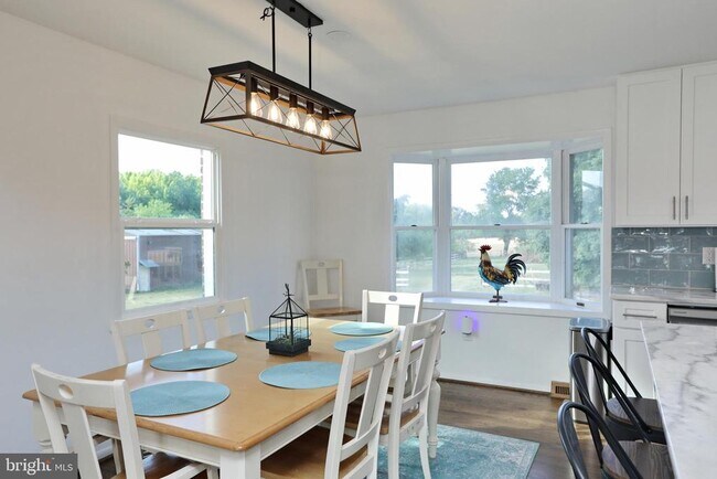 Building Photo - 8530 Wedding Dr