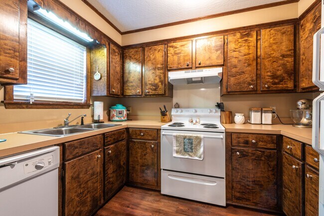 Building Photo - Woodshire Duplexes & Townhomes