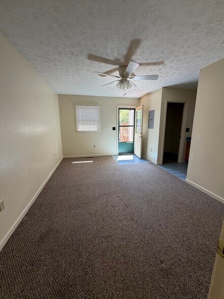 Building Photo - 150 Cypress Dr