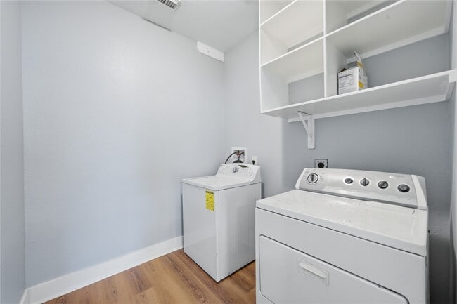 Building Photo - 1613 Palcio Real Dr