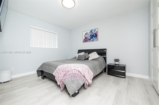 Building Photo - 810 S Rainbow Dr