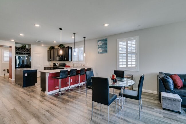 Building Photo - Furnished 5-Bedroom Home with Two Primary Suites