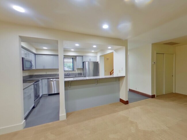 Building Photo - 2 Bedroom Condo In Fantastic Location!