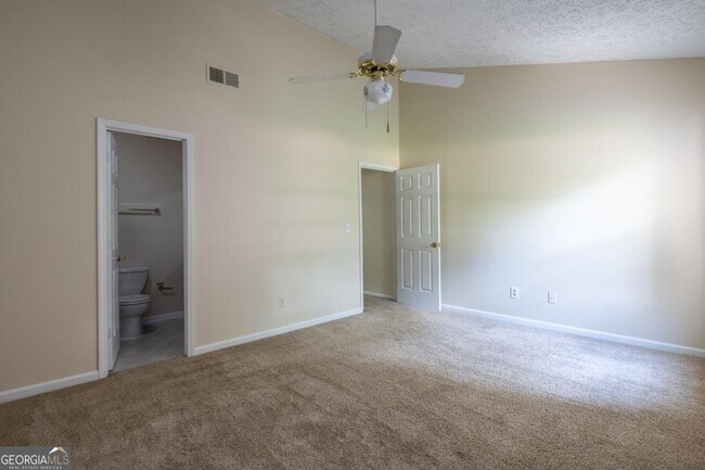 Building Photo - 4028 Elm St