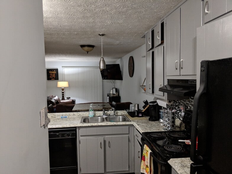 Building Photo - 123 Curtis Rd